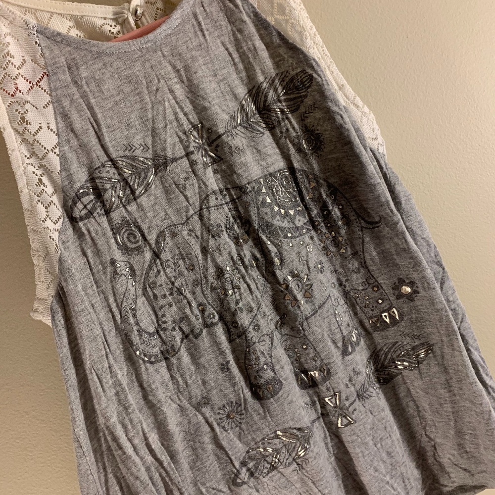 Threads Studio Top - Picture 2 of 5